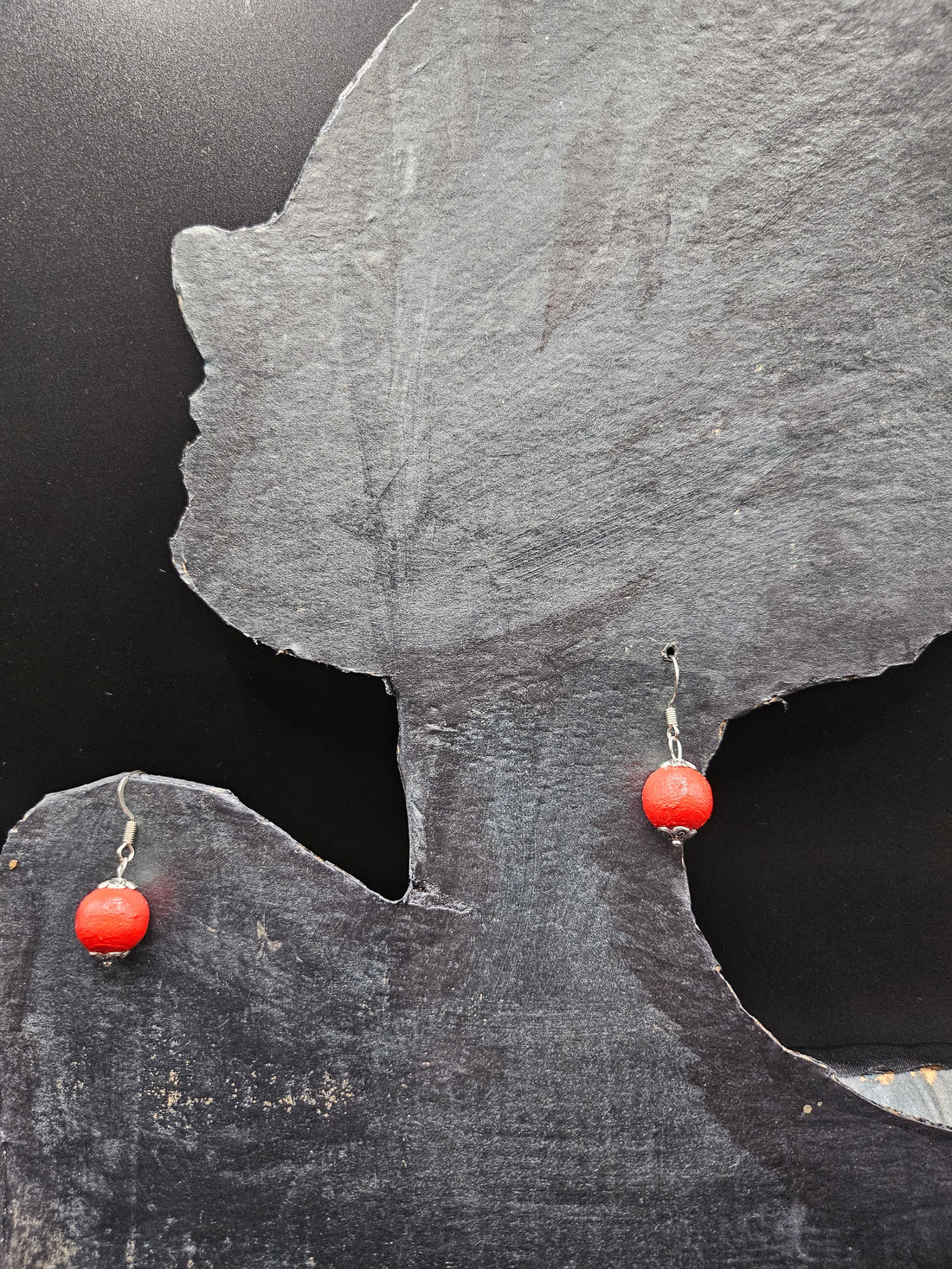 Pourquoi choisir la peinture acrylique pour vos perles en bois ?