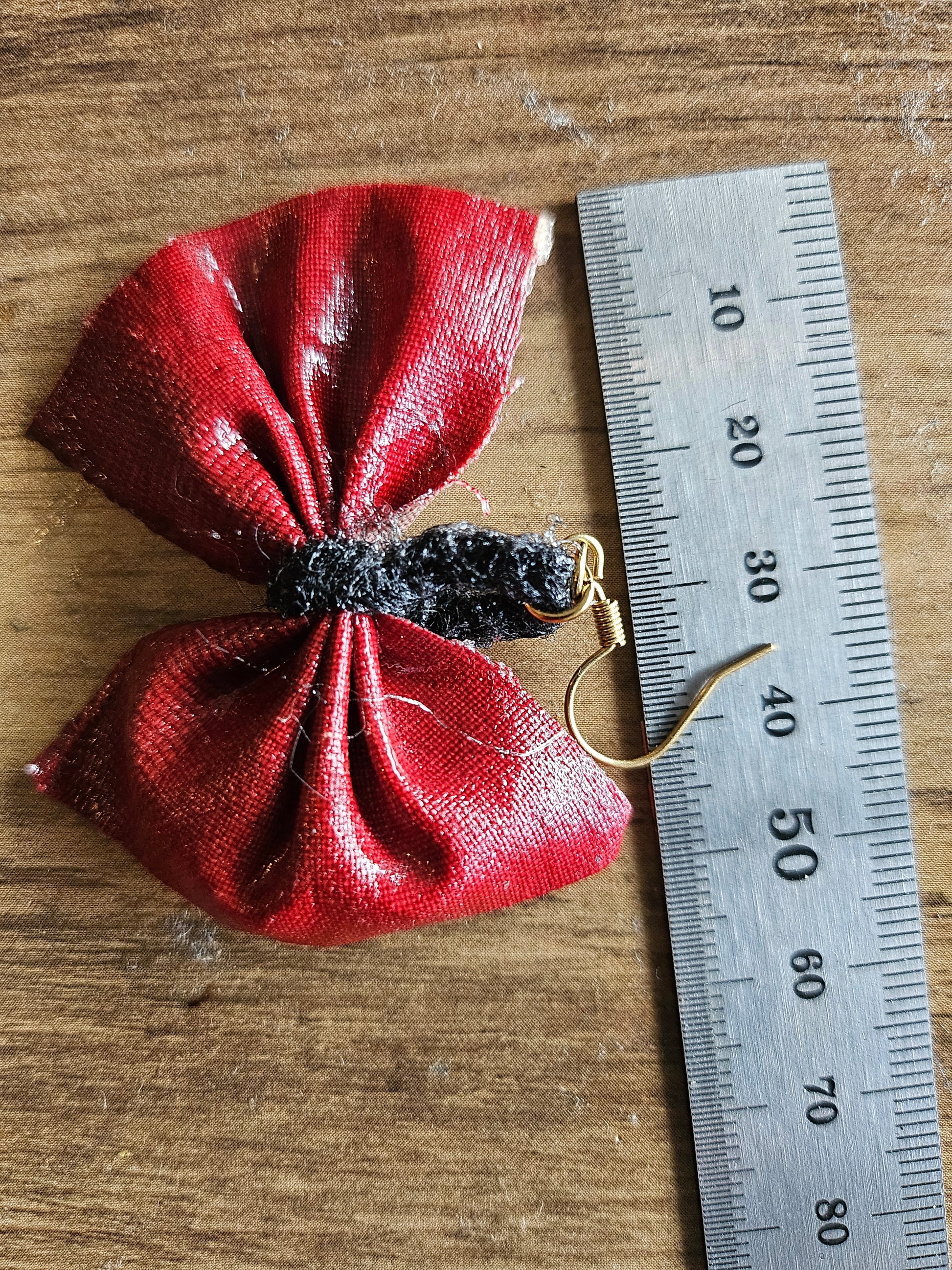 Boucles d'oreilles artisanales nœud papillon rouge - acier inoxydable - longueur 5 cm