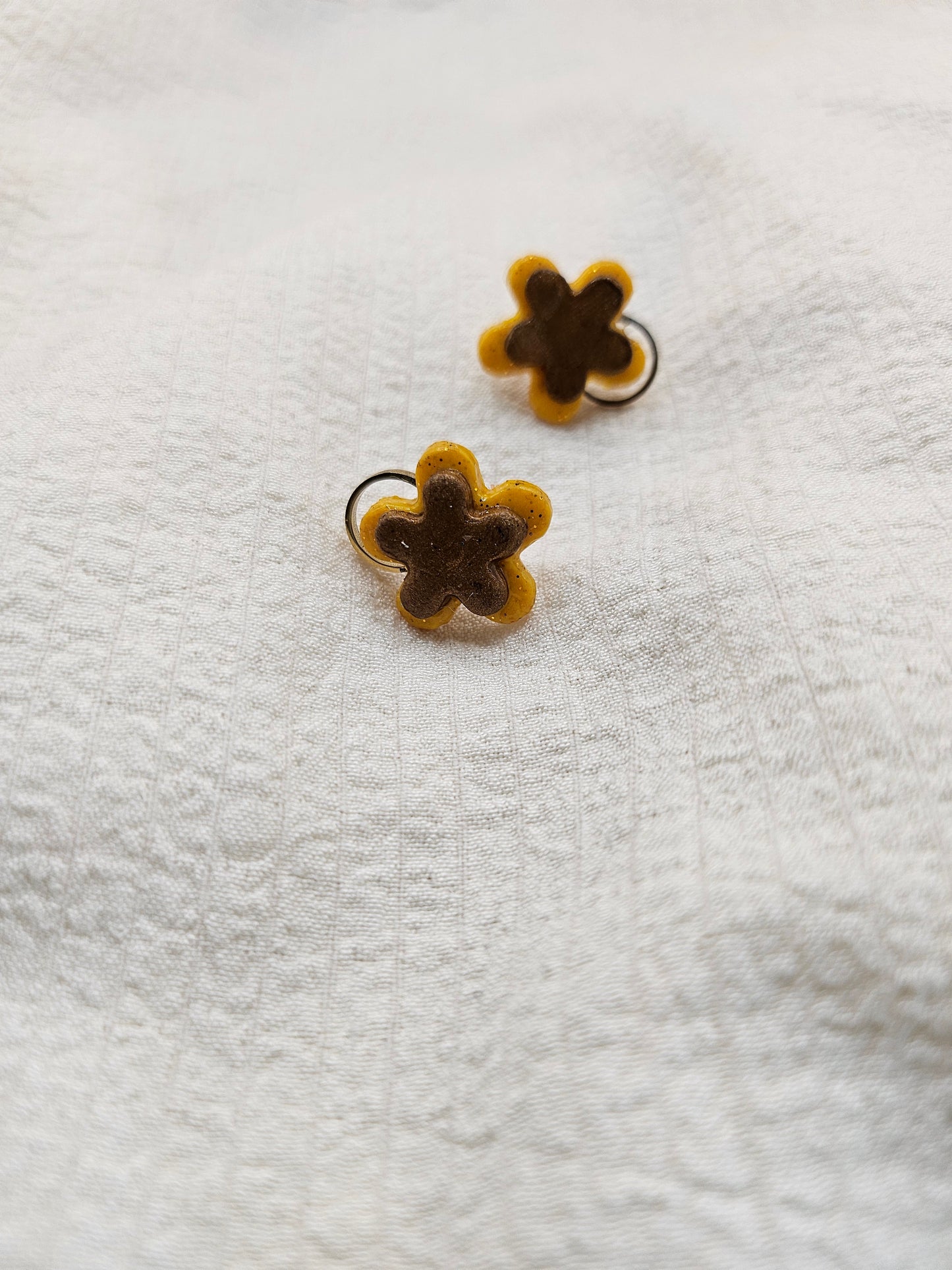 Small yellow and brown ear jewels