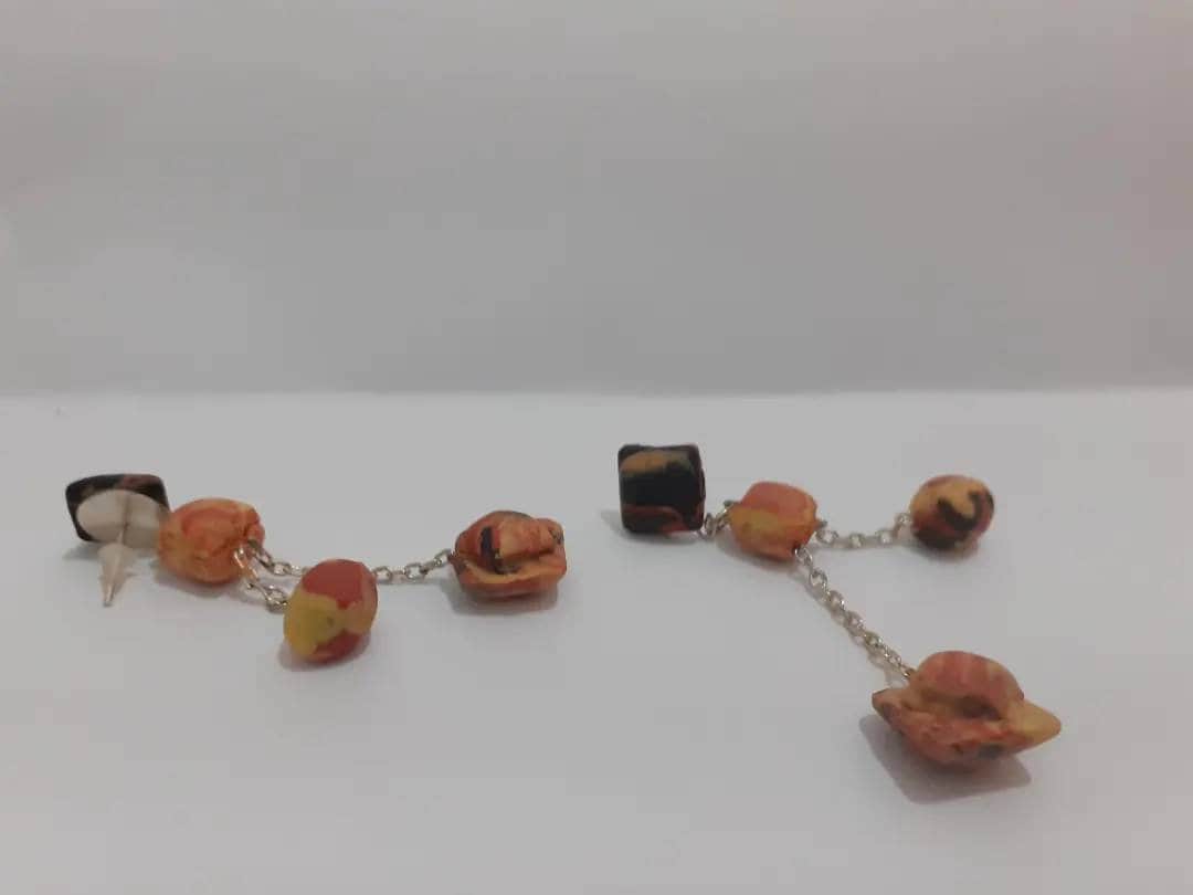 Boucles d'oreilles pendantes - perles géométriques