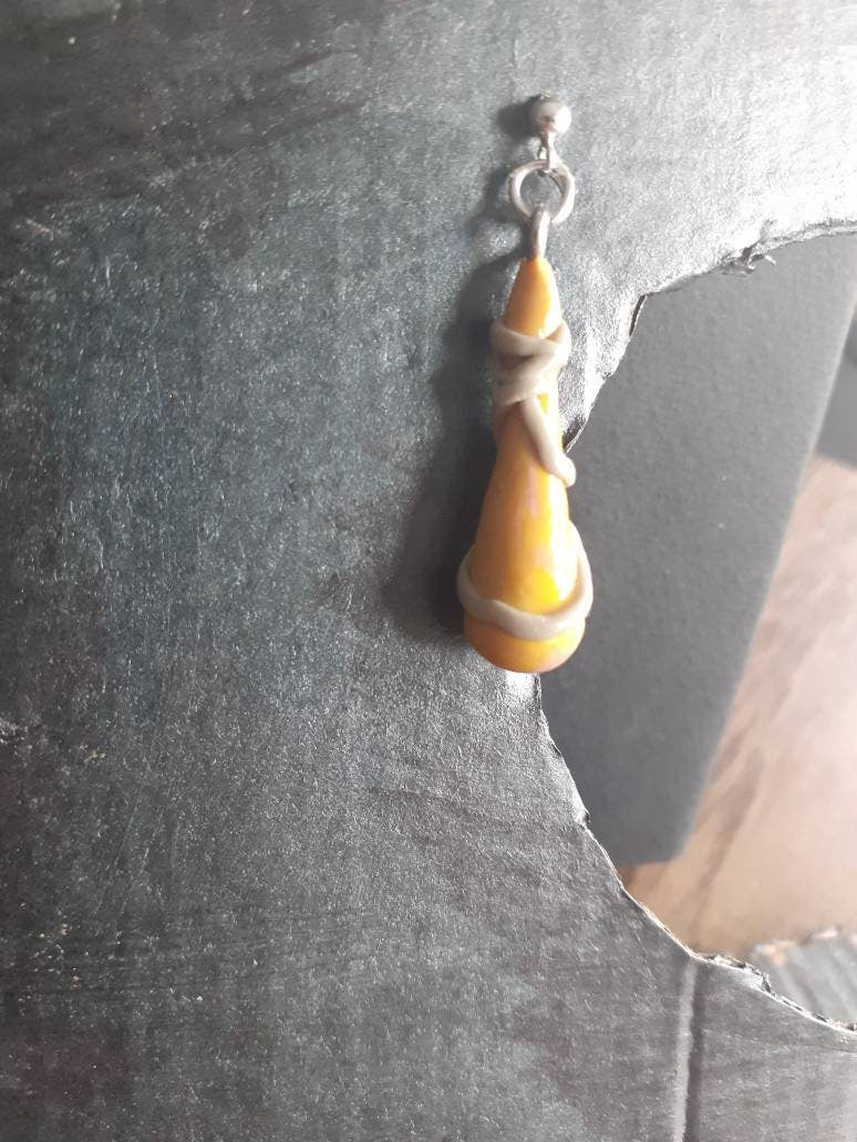 Boucles d'oreilles en forme de goutte, couleur jaune et gris ou bleu et noire