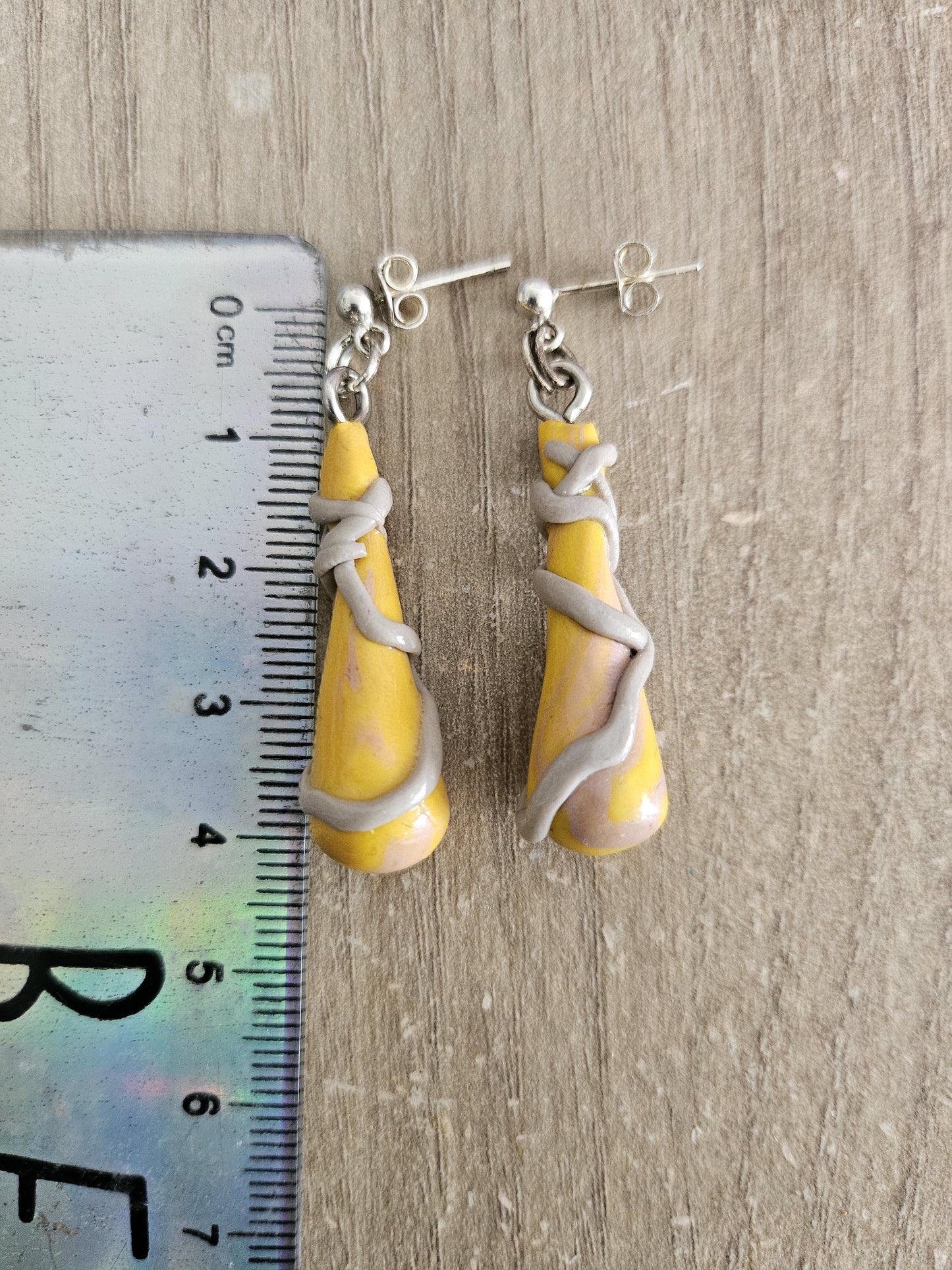 Boucles d'oreilles en forme de goutte, couleur jaune et gris ou bleu et noire