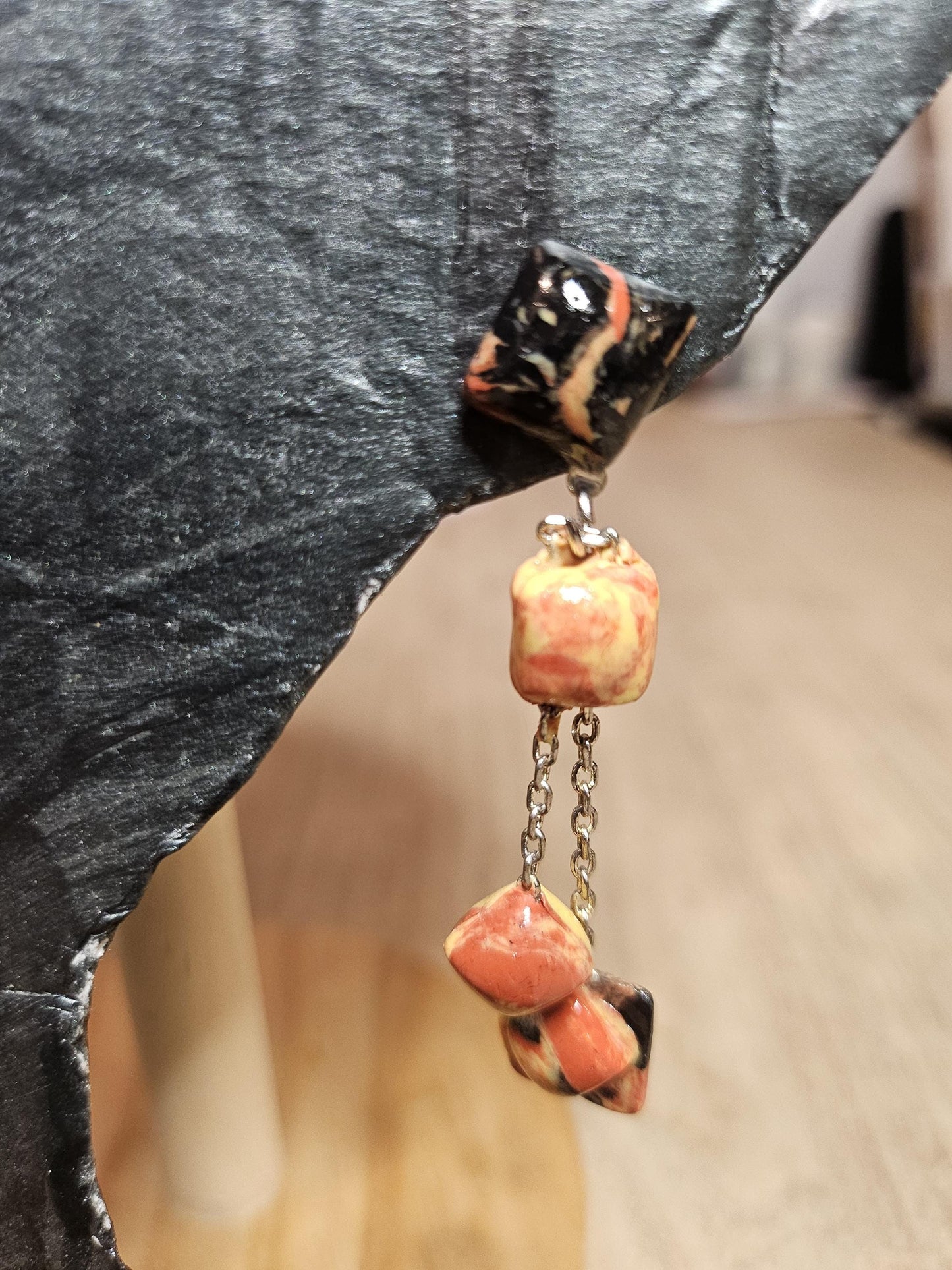 Boucles d'oreilles pendantes - perles géométriques