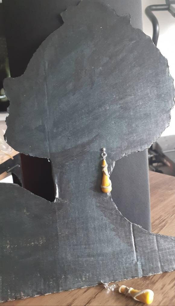 Boucles d'oreilles en forme de goutte, couleur jaune et gris ou bleu et noire