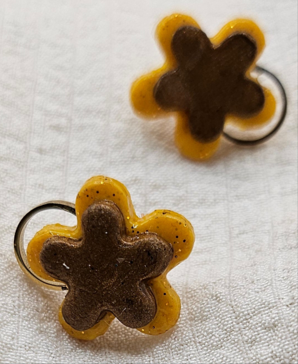 Small yellow and brown ear jewels