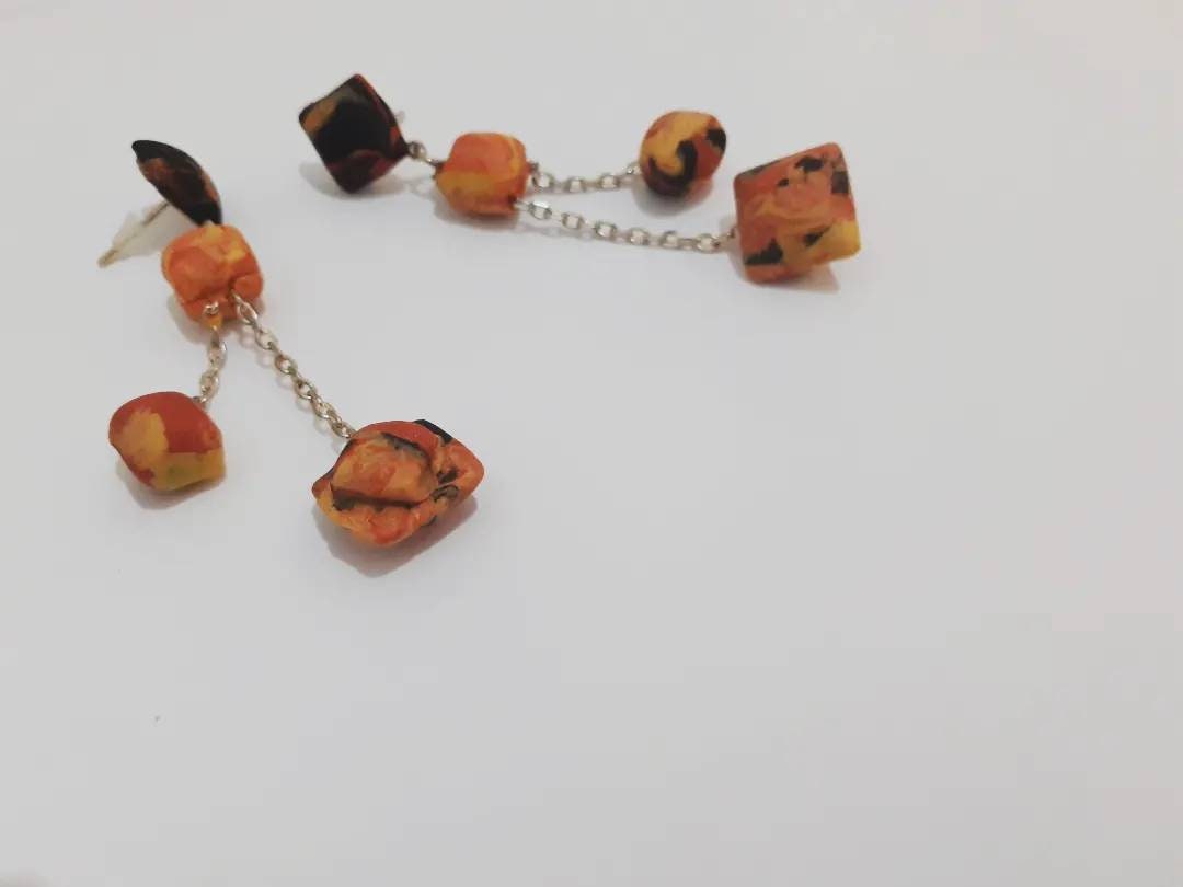 Boucles d'oreilles pendantes - perles géométriques