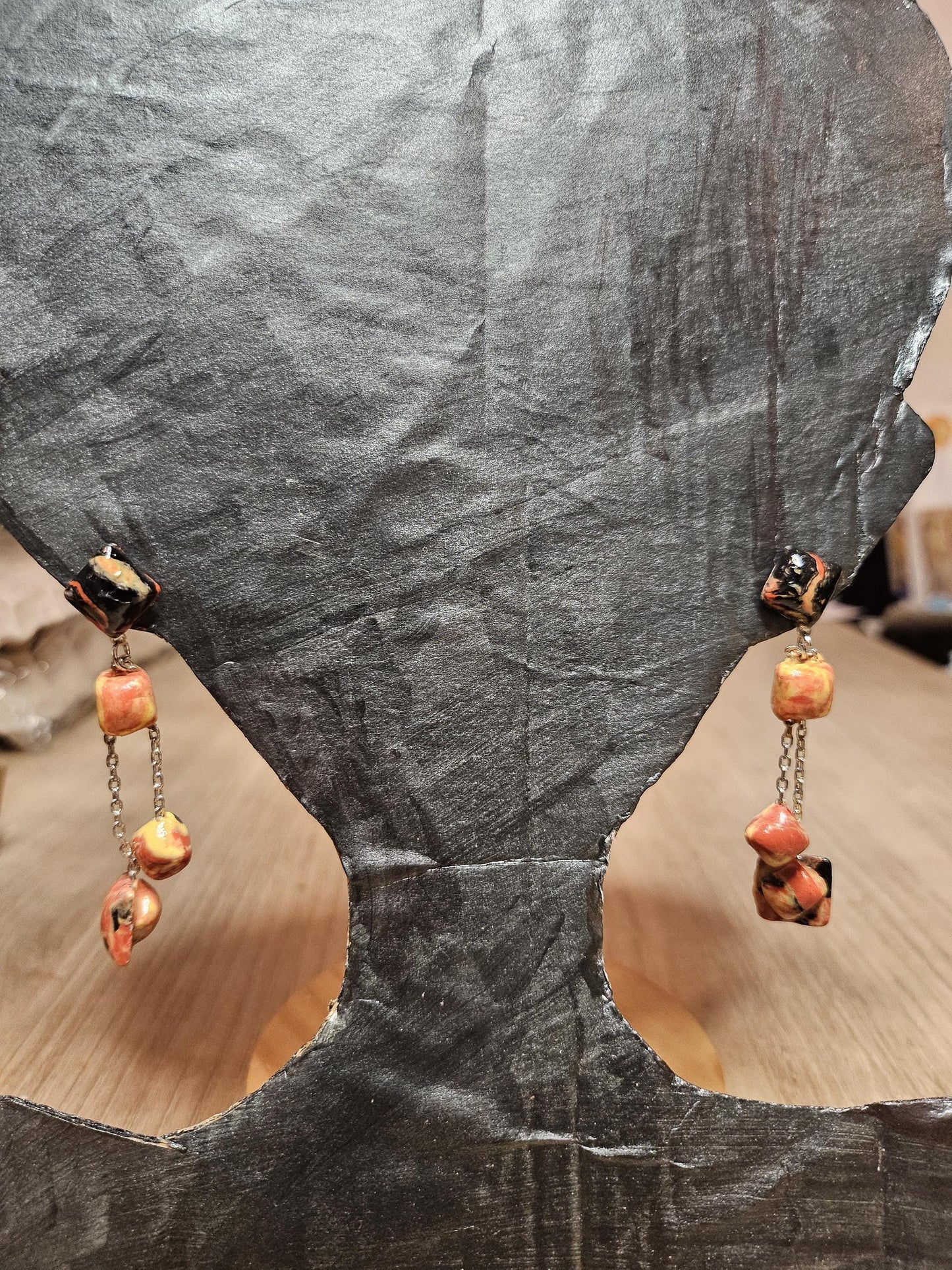 Boucles d'oreilles pendantes - perles géométriques