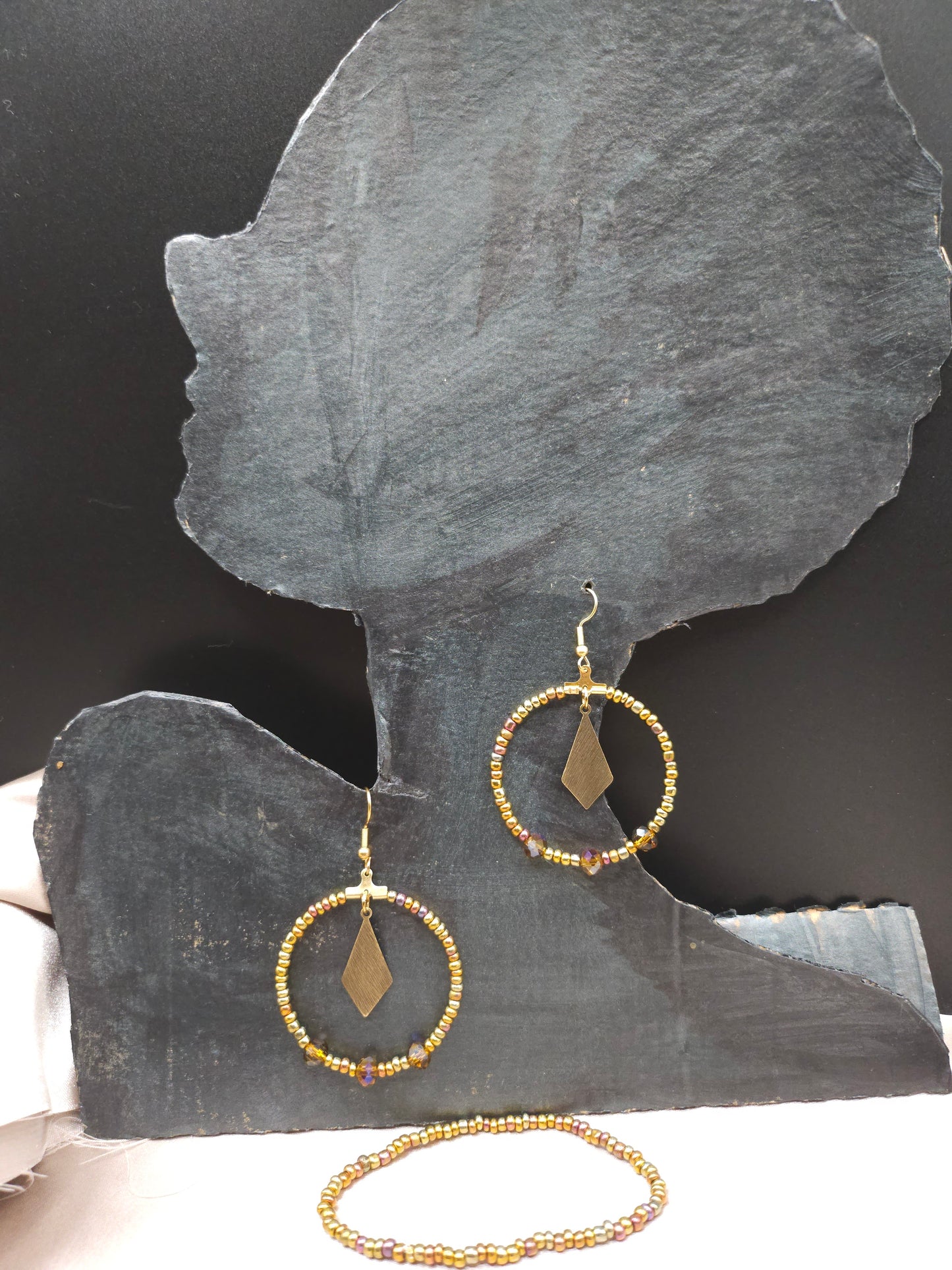 créole perle dorée avec bracelet perles dorées