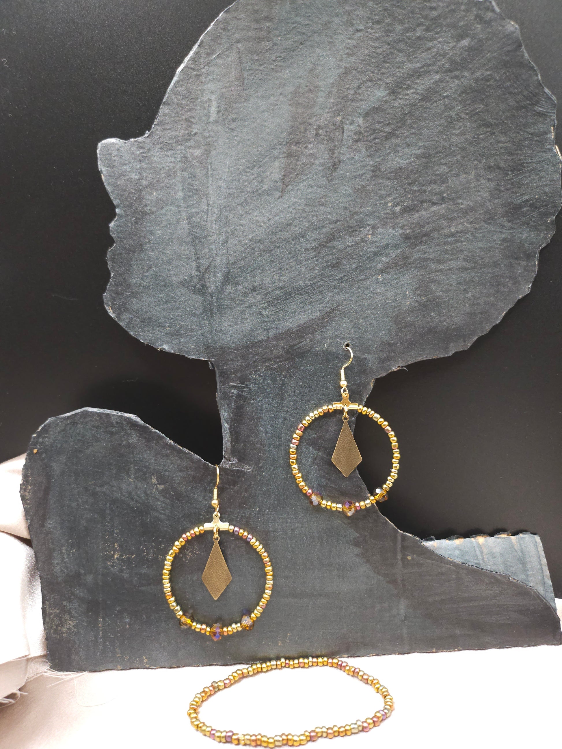 créole perle dorée avec bracelet perles dorées