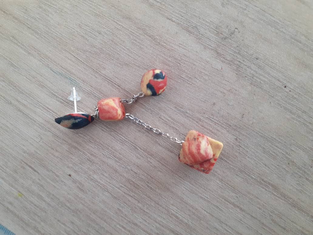 Boucles d'oreilles pendantes - perles géométriques