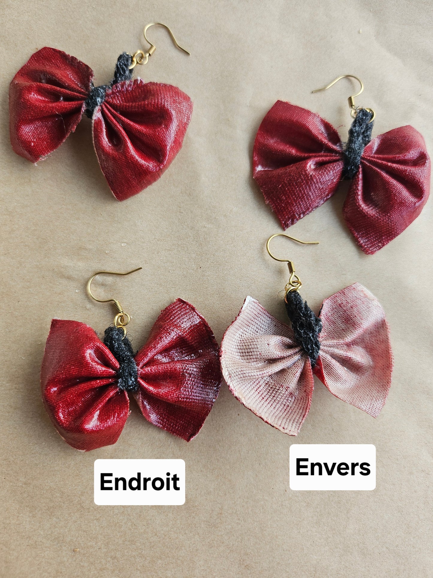 Boucles d'oreilles artisanales nœud papillon rouge - vue endroit et envers