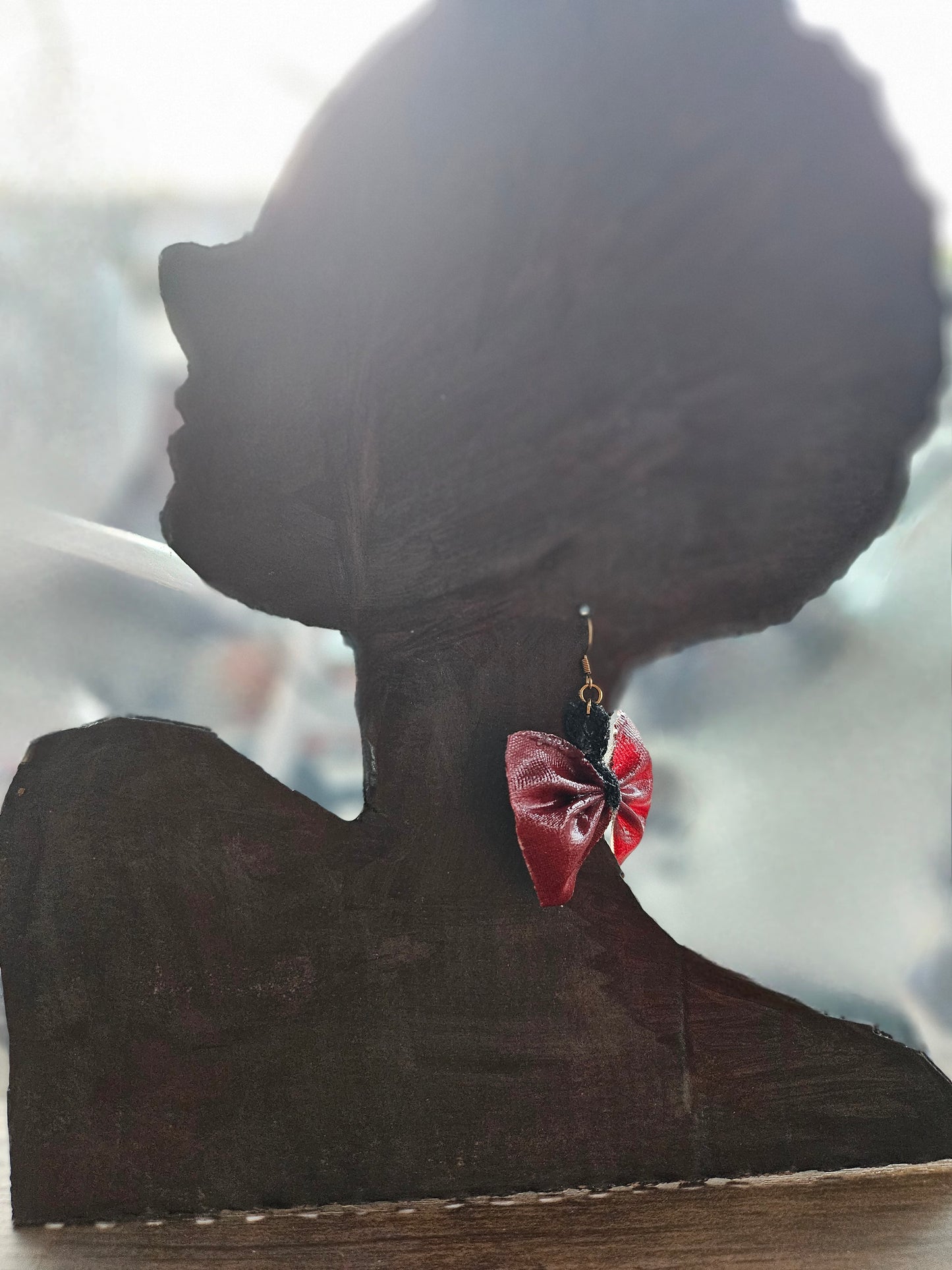 Boucles d'oreilles nœud papillon rouge effet mouillé brillant - bijoux fait main