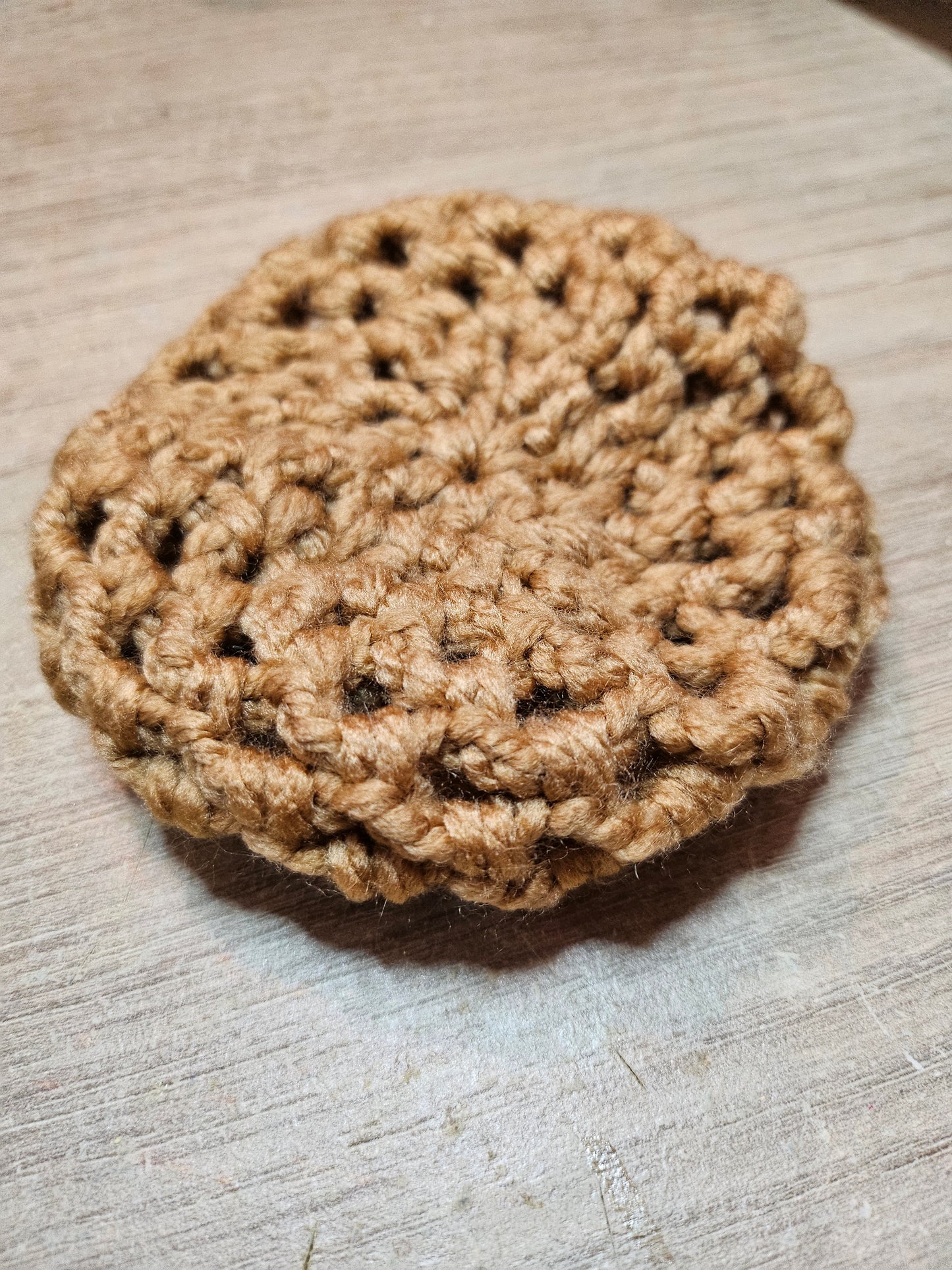 Bun chignon ocre au crochet fait main - vue principale