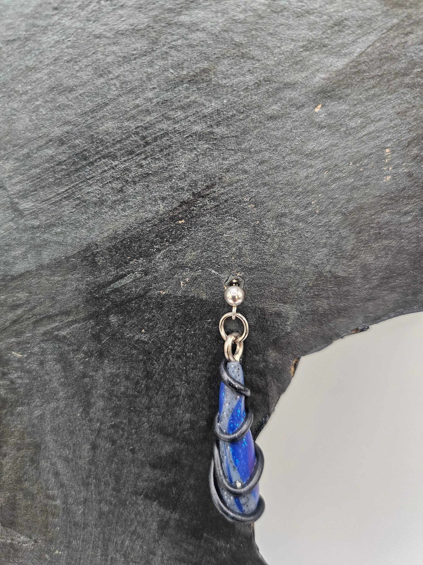 Boucles d'oreilles en forme de goutte, couleur jaune et gris ou bleu et noire