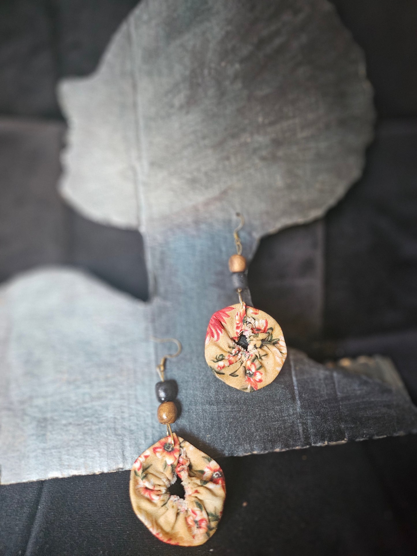 Boucles d'oreilles rondes en tissu effet mouillé brillant - bijoux artisanaux faits main