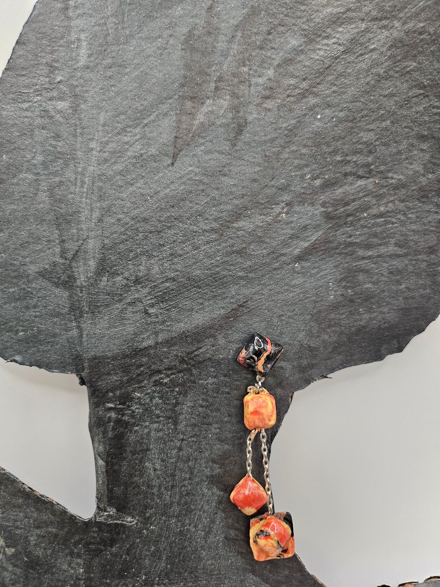 Boucles d'oreilles pendantes - perles géométriques