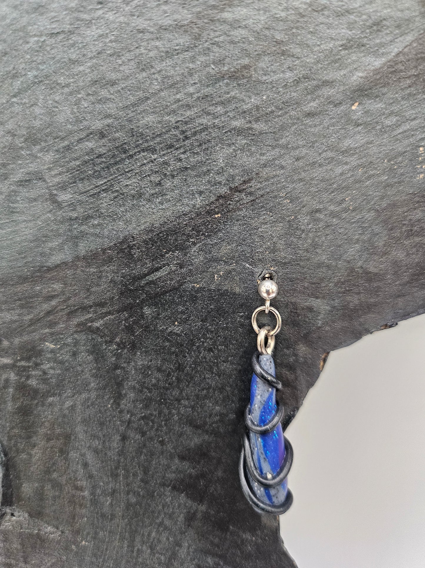 Boucles d'oreilles en forme de goutte, couleur jaune et gris ou bleu et noire