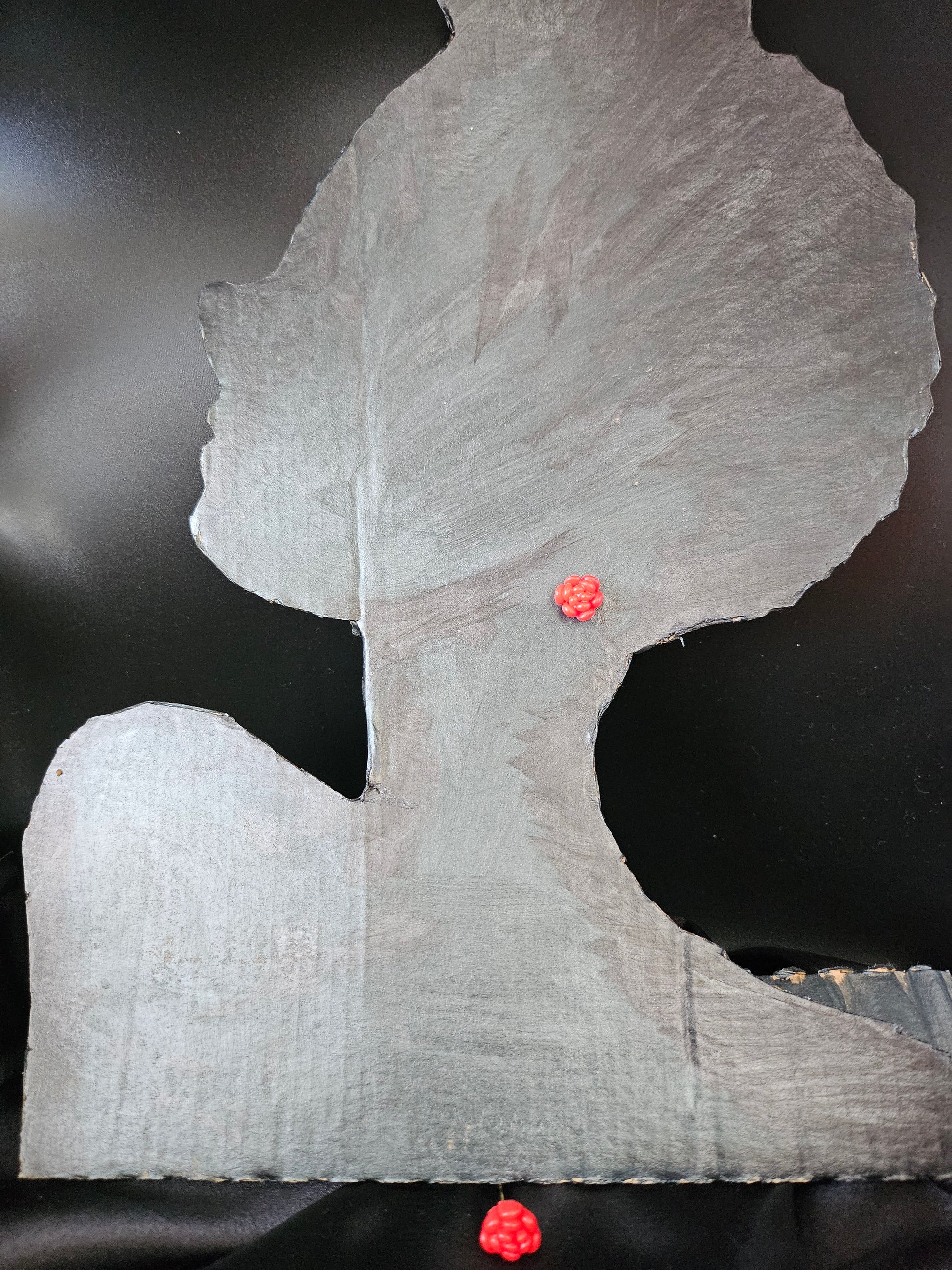 Puce d'oreille rose rouge en pâte polymère avec pointe en acier inoxydable - bijoux artisanaux