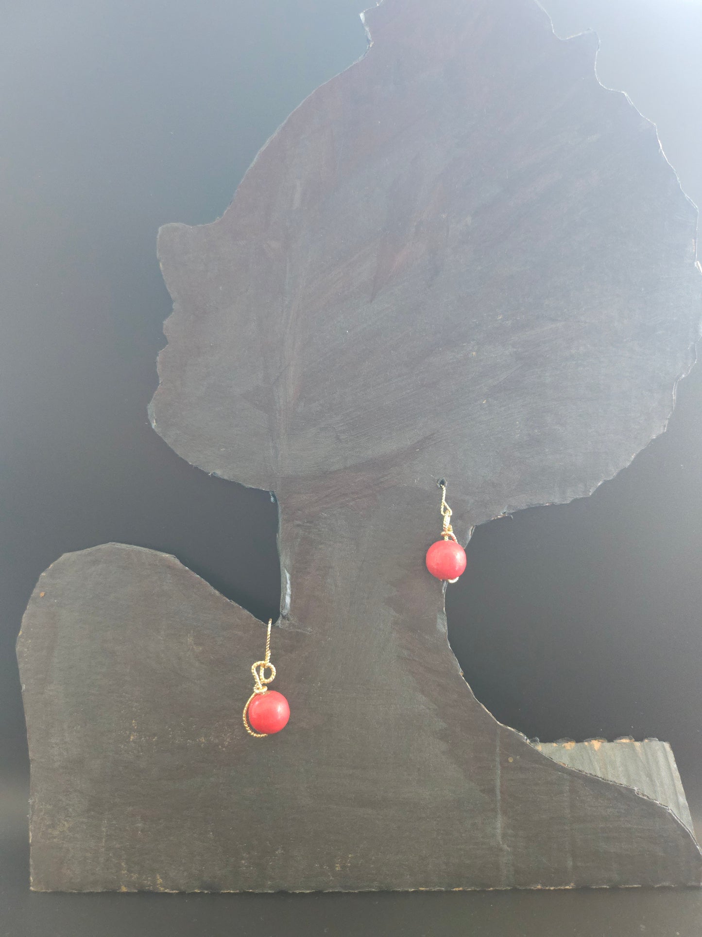 Paire de boucles d'oreilles artisanales rouges faites main en France