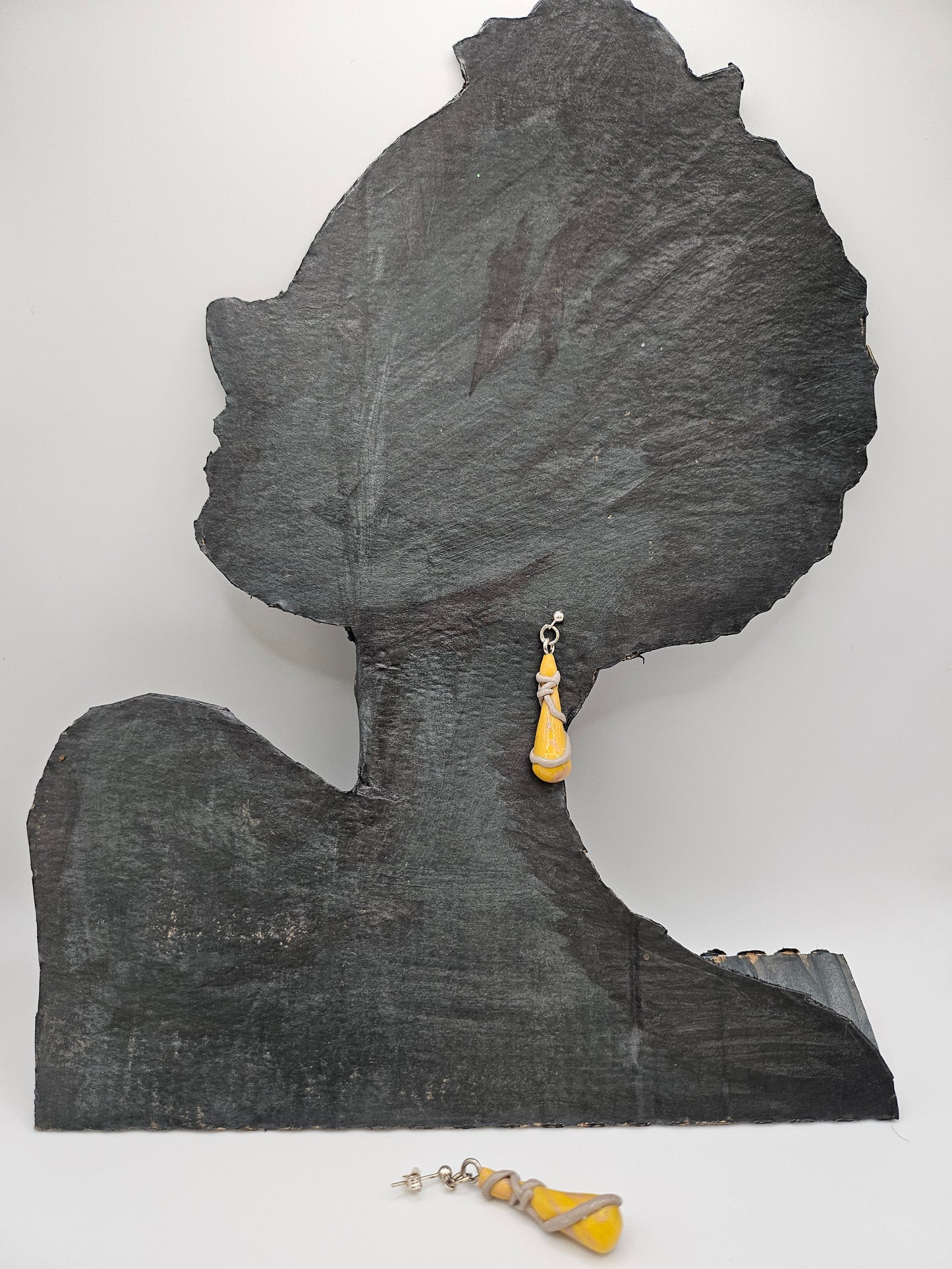 Boucles d'oreilles en forme de goutte, couleur jaune et gris ou bleu et noire