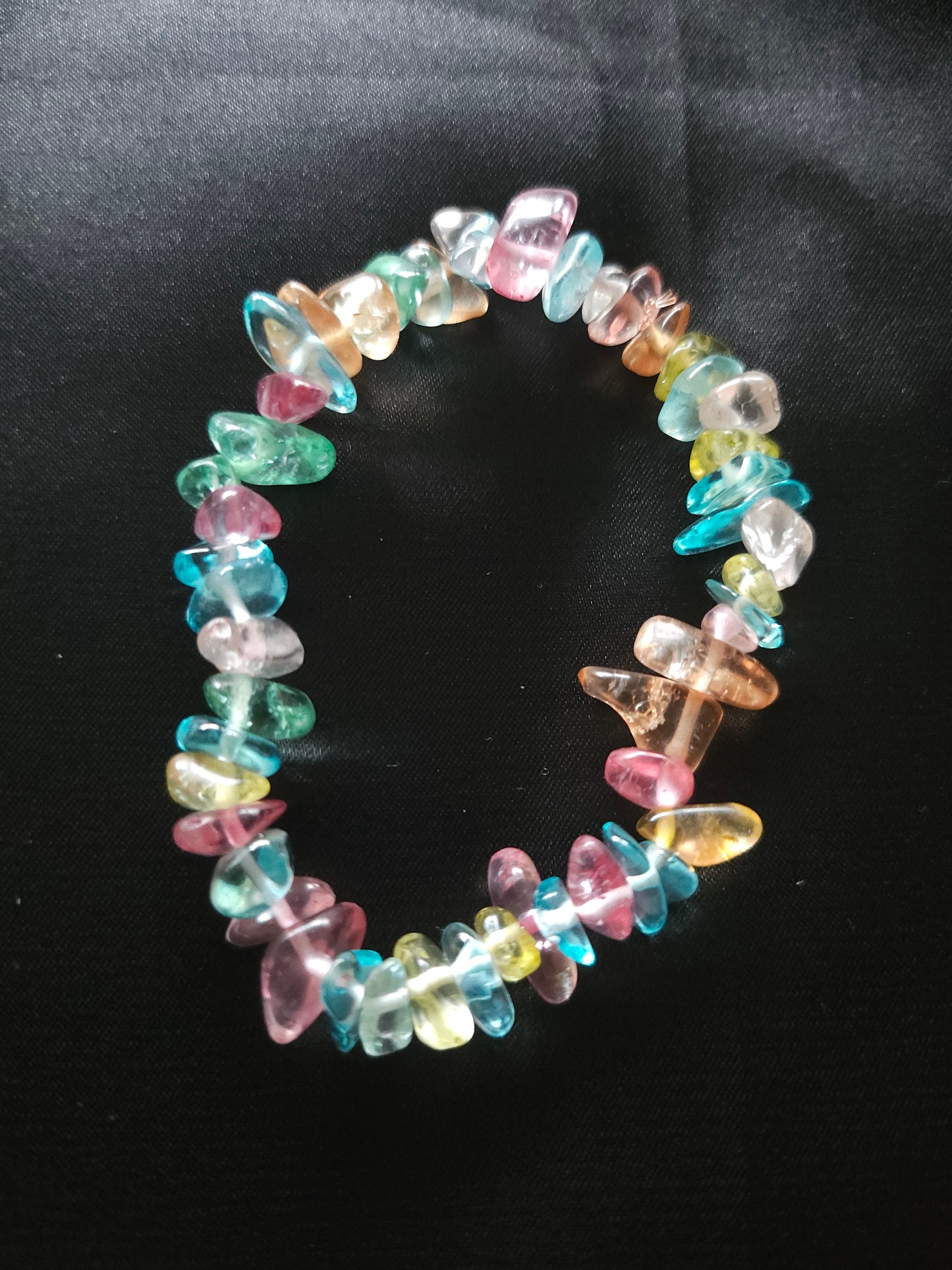 Bracelet élégant perles de verre colorées asymétriques