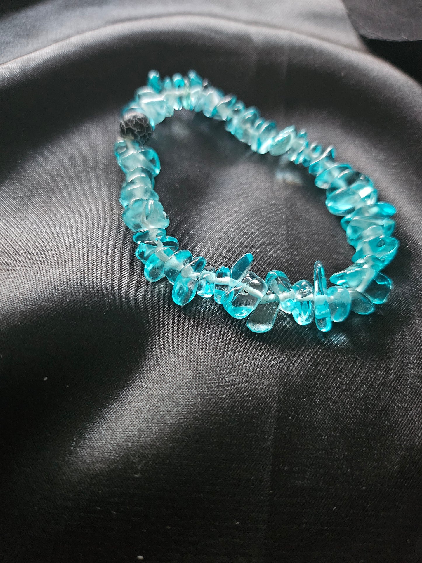 Bracelet perles de verres asymétriques